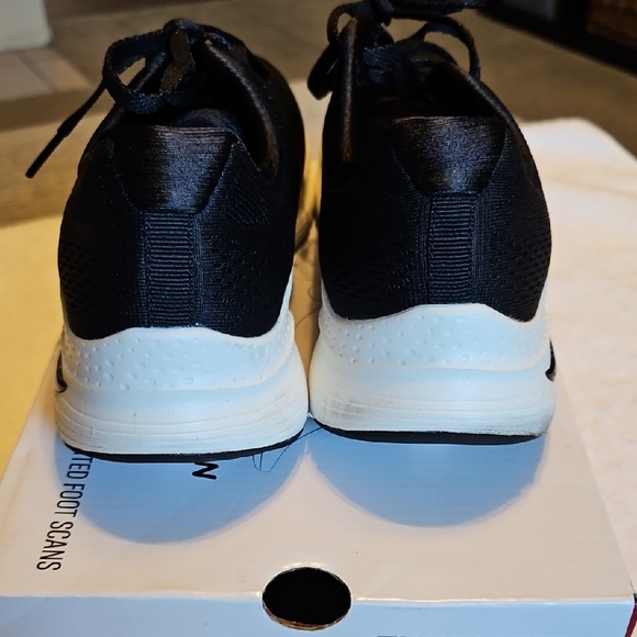 Skechers Arch Fit Red Box - Picture 6 of 11